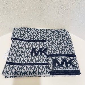 Michael Kors Monogram Knit 2 Piece Set Gift Scarf& Gloves OS NWT